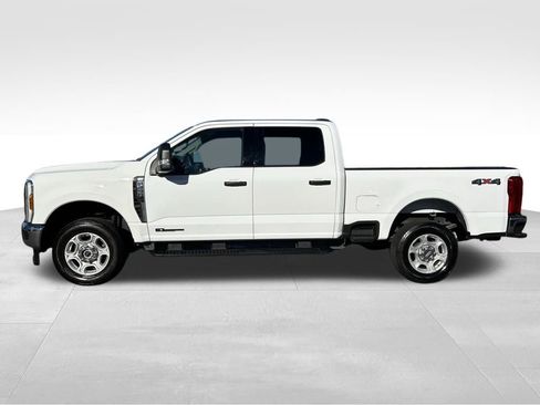 Used 2025 Ford F250 XLT AWD/4WD image 2