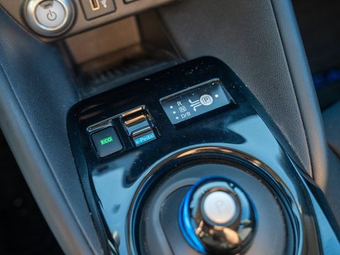Used 2022 Nissan Leaf SV FWD image 19