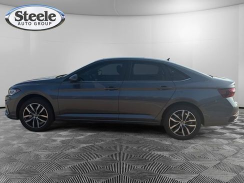 New 2025 Volkswagen Jetta SE image 2