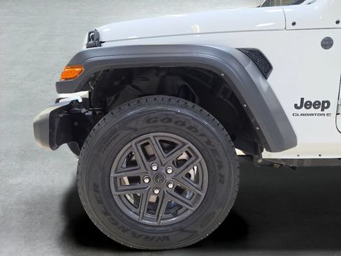 Certified 2025 Jeep Gladiator Sport AWD/4WD image 26