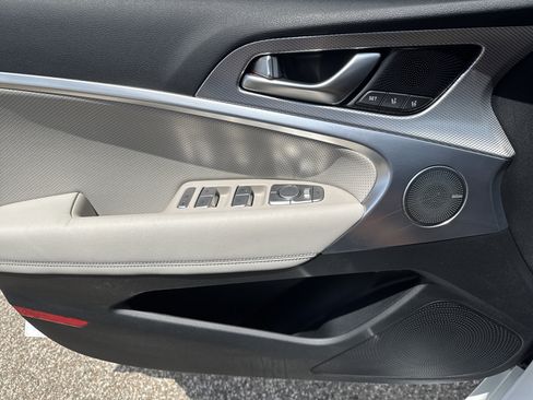 Used 2022 Genesis G70 2.0T w/ Prestige Package RWD image 9