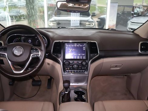 Used 2018 Jeep Grand Cherokee Overland AWD/4WD image 34