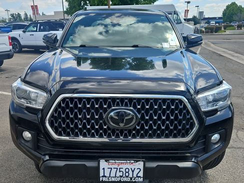 Used 2018 Toyota Tacoma TRD Off-Road AWD/4WD image 4