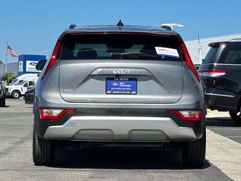 Used 2023 Kia Niro EX FWD image 4