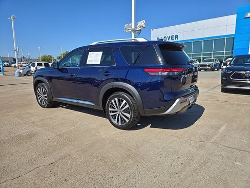 Used 2022 Nissan Pathfinder Platinum image 3
