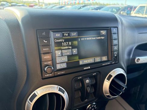 Used 2014 Jeep Wrangler Unlimited Rubicon w/ Connectivity Group AWD/4WD image 14