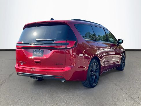 Used 2026 Chrysler Pacifica Limited w/ S Appearance Package FWD image 7