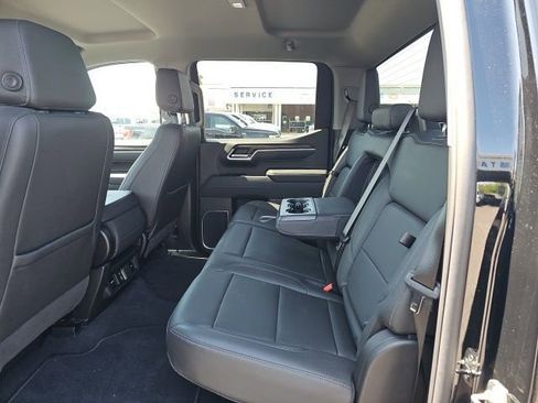 Used 2026 GMC Sierra 1500 SLT image 5