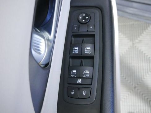 Used 2020 Chrysler Pacifica Touring-L Plus FWD image 21