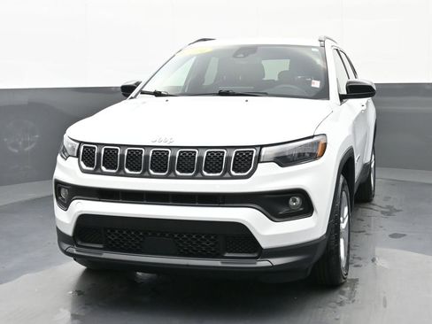 Used 2024 Jeep Compass Latitude image 7