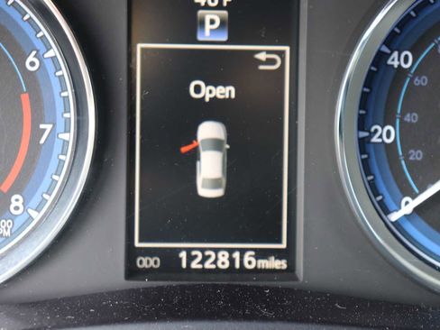 Used 2017 Toyota Corolla SE w/ SE Premium Package image 12