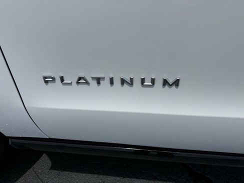 Used 2025 Ford Expedition Platinum AWD/4WD image 3