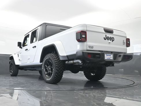 Used 2024 Jeep Gladiator Sport image 59