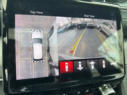 Used 2022 Jeep Grand Cherokee Overland w/ Advanced Protech Group III image 10