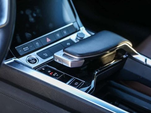 Used 2022 Audi e-tron Premium w/ Convenience Plus Package image 19