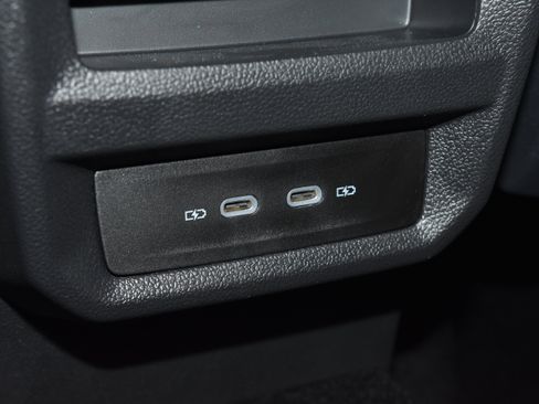 New 2026 Volkswagen Taos SE FWD image 16