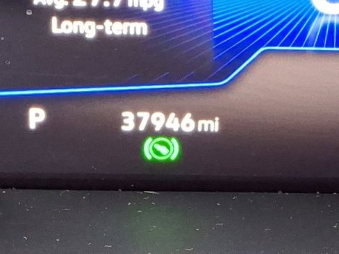 Certified 2022 Volkswagen Taos SE w/ IQ.Drive SE Package image 25