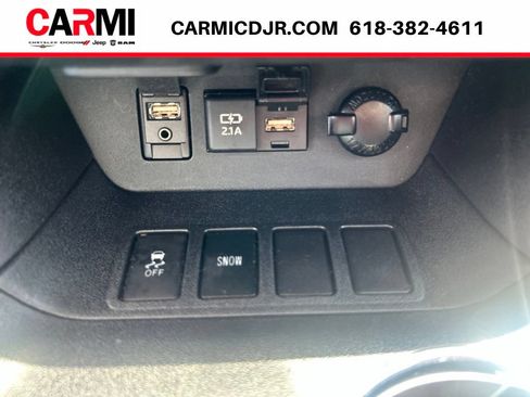 Used 2019 Toyota Highlander LE FWD image 26