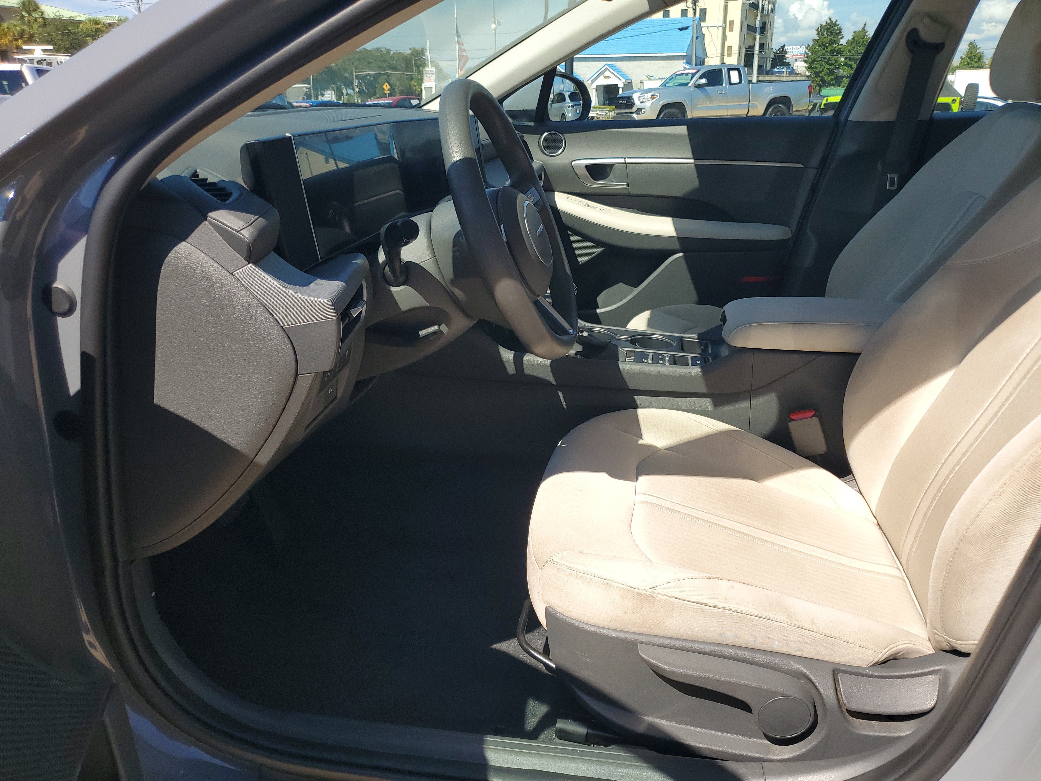 Used 2025 Hyundai Sonata SE FWD image 4