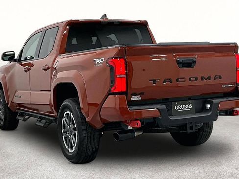 Used 2025 Toyota Tacoma TRD Sport AWD/4WD image 15