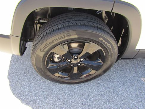 Used 2023 Jeep Cherokee Altitude Lux AWD/4WD image 11