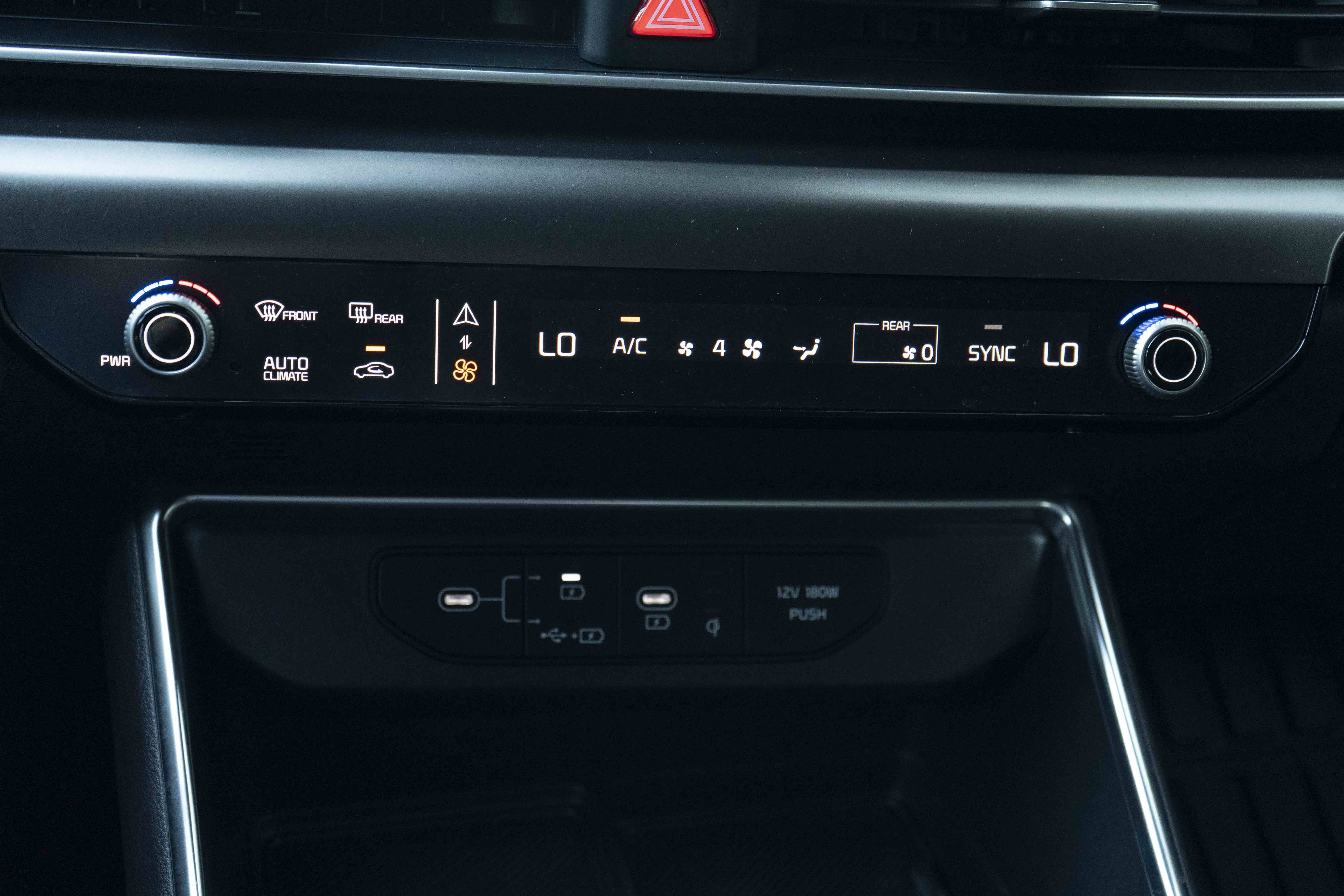 Used 2026 Kia Carnival SX w/ SX Dark Edition Package FWD image 34