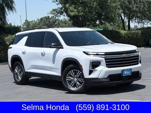 Used 2024 Chevrolet Traverse LT AWD/4WD image 2