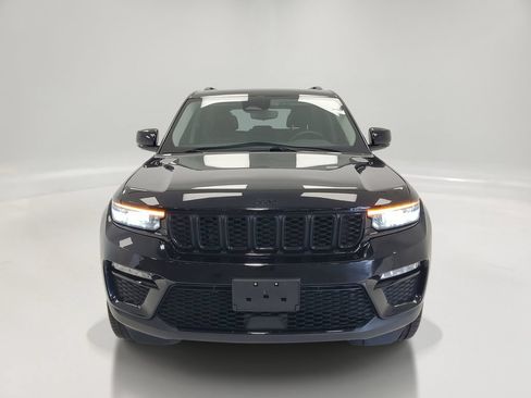 Used 2023 Jeep Grand Cherokee Limited w/ Black Appearance Package AWD/4WD image 2