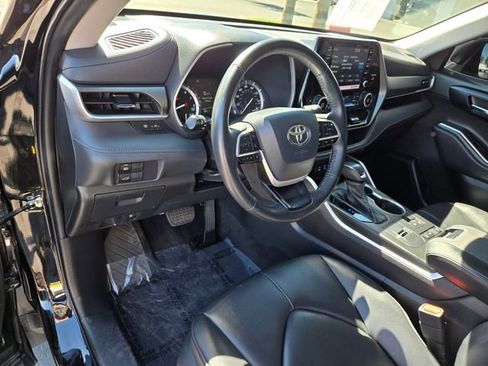 Used 2022 Toyota Highlander XLE image 12