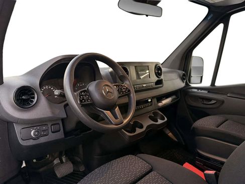 Used 2019 Mercedes-Benz Sprinter 2500 image 11