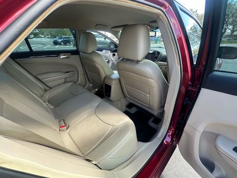 Used 2014 Chrysler 300 image 17