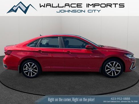 Used 2025 Volkswagen Jetta SE FWD image 6