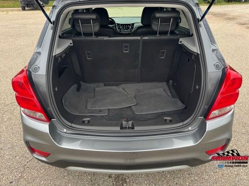 Used 2019 Chevrolet Trax LT w/ LT Convenience Package image 14