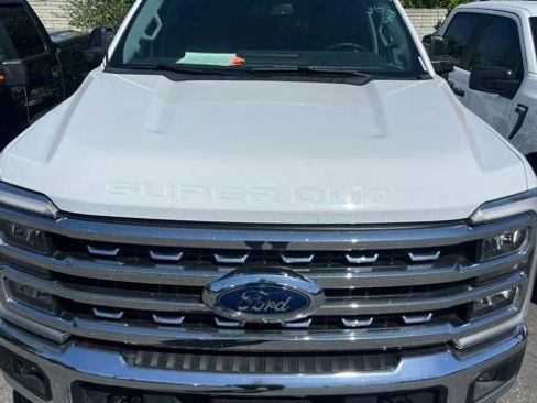 Used 2024 Ford F250 Lariat AWD/4WD image 3
