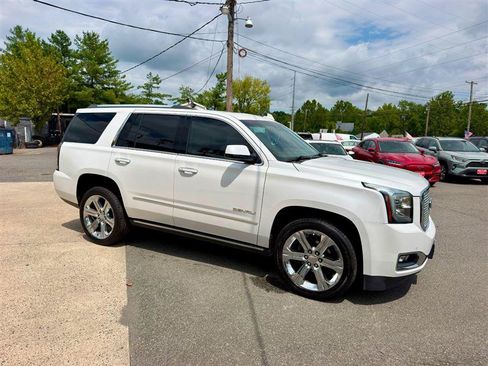 Used 2017 GMC Yukon Denali w/ Open Road Package AWD/4WD image 9