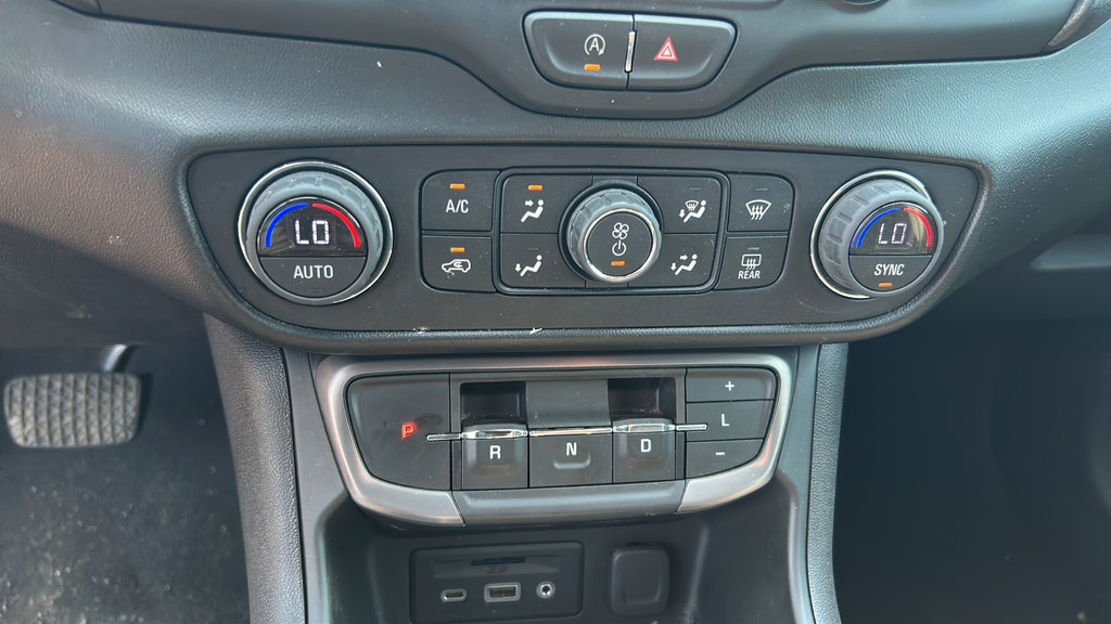 Used 2022 GMC Terrain AT4 AWD/4WD image 12