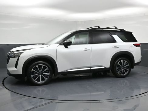 New 2026 Nissan Pathfinder Platinum image 2