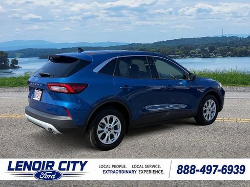 Used 2023 Ford Escape Active w/ Tech Pack #2 FWD image 3