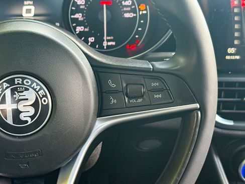 Used 2019 Alfa Romeo Giulia AWD image 32