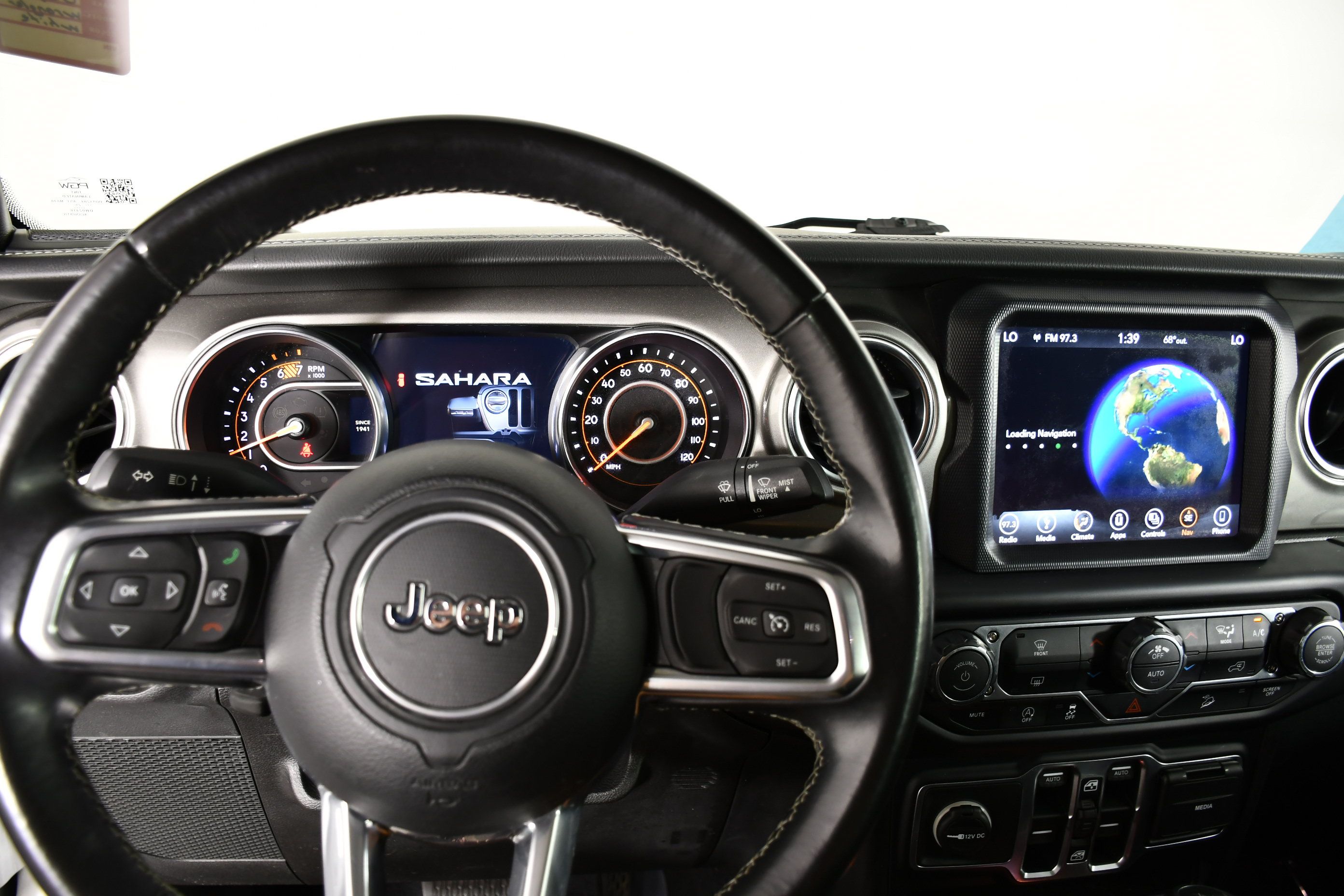 Used 2018 Jeep Wrangler Unlimited Sahara AWD/4WD image 18