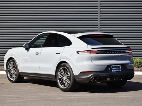 New 2026 Porsche Cayenne S image 3