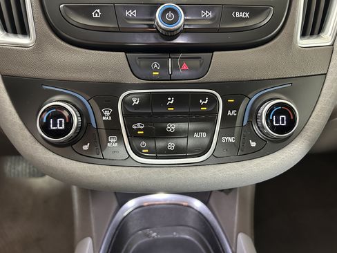 Used 2020 Chevrolet Malibu LT FWD image 16