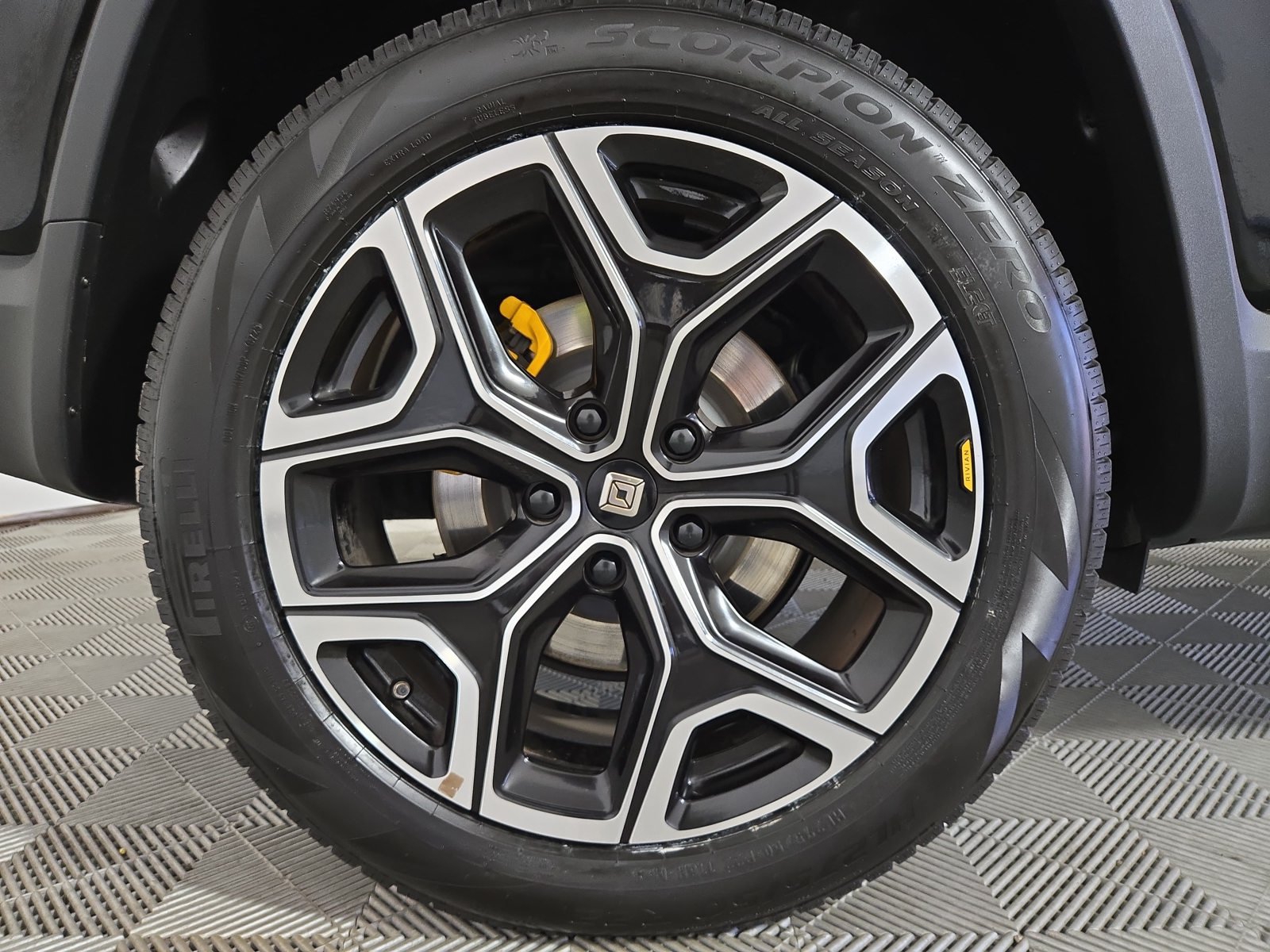 Used 2023 Rivian R1S Launch Edition Quad AWD/4WD image 12