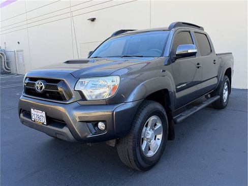 Used 2015 Toyota Tacoma PreRunner w/ TRD Sport Package RWD image 4