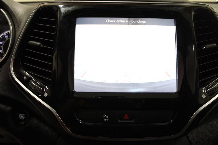 Used 2019 Jeep Cherokee Limited AWD/4WD image 3