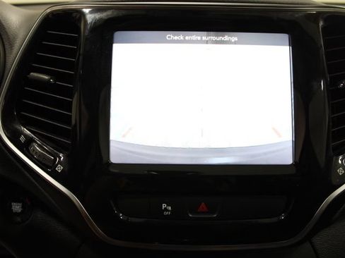Used 2019 Jeep Cherokee Limited AWD/4WD image 3