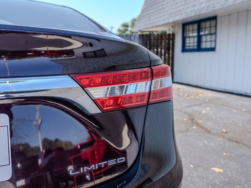 Used 2013 Toyota Avalon Limited image 11