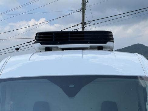 Used 2020 Ford Transit 250 Medium Roof w/ Load Area Protection Package image 26