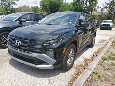 Used 2025 Hyundai Tucson SE FWD image 2