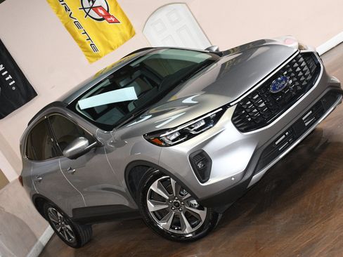 Used 2024 Ford Escape Platinum AWD/4WD image 77